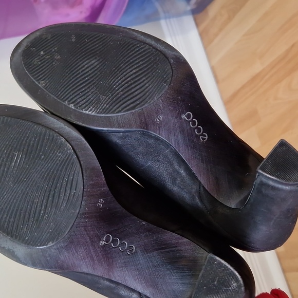 Black ECCO nubuck pumps with 3.5 inch heels - Picture 5 of 6